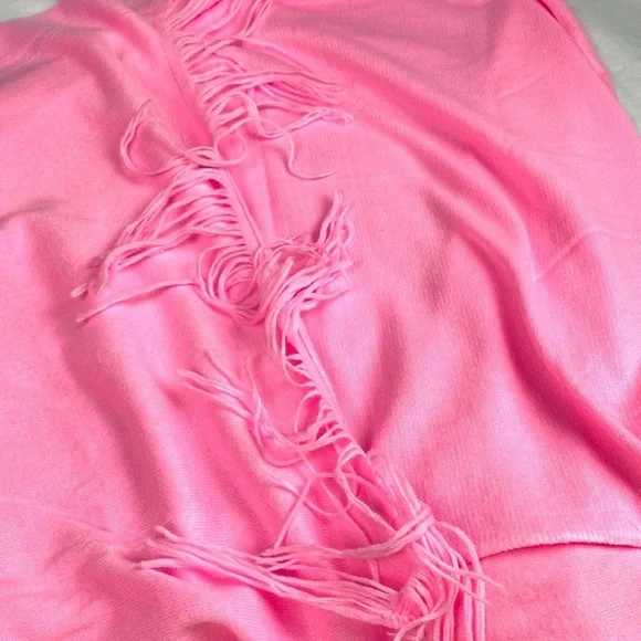 Buttery soft cashmere feel scarf with fringe Barbiecore Barbie pink bubblegum - Picture 5 of 8